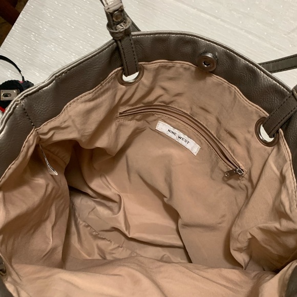 9 West Tote like new. - Picture 9 of 9